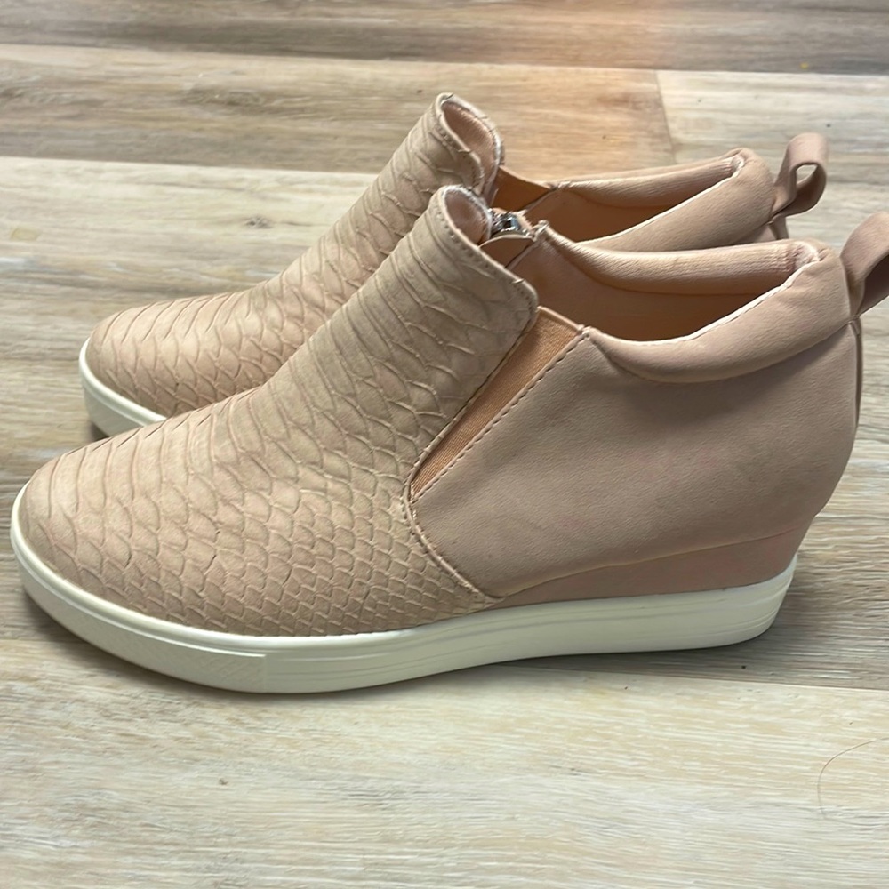 Light pink/ cream booties